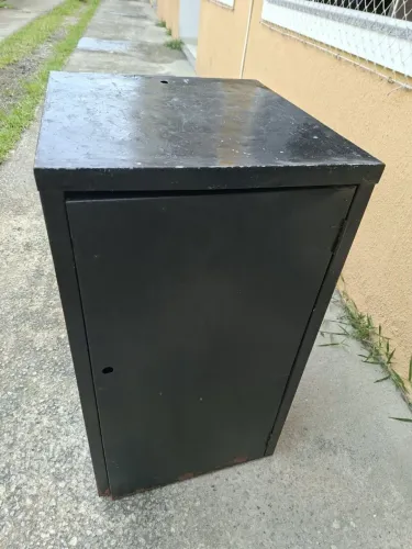 VENDO ARMÁRIO DE METAL PARA FERRAMENTAS