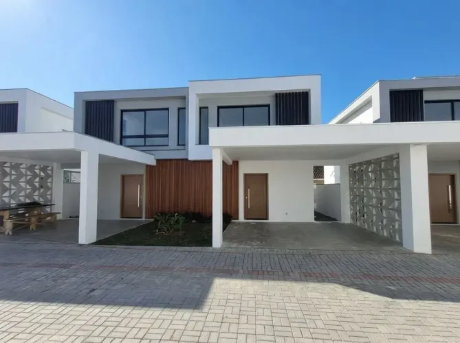 Geminado em Condomínio Fechado no Vila Nova | 3 Dorms (1 Suíte) e Garagem Coberta