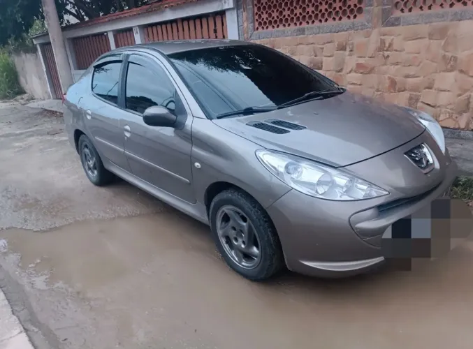 Peugeot 207 Sedan Passion XR 1.4 Flex 8V 4P 2013