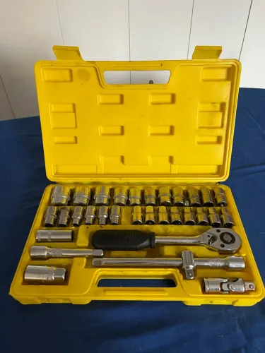Jogo de Soquetes Titanium com Catraca e Maleta