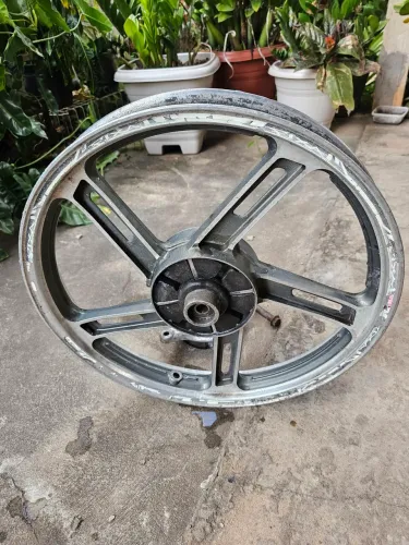 RODA TRASEIRA R18 SUSUKI EIXO E ESPELHO COMPLETO