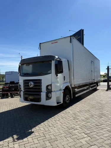 VW 17.230 4X2 2023 BAÚ SECO DE 11.6MT