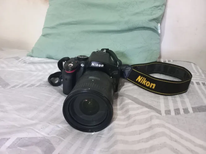 Câmera fotográfica NIKON 