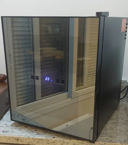 Adega para 24 garrafas