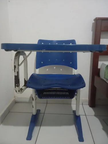 Cadeira estudante (prancheta frontal)