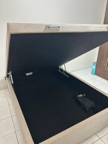 Base Box Baú Casal Queen com Grande Espaço de Armazenamento - Ótimo Estado
