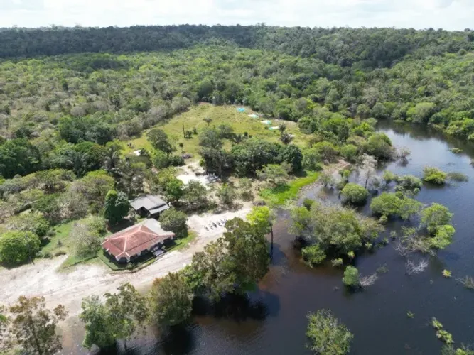 Área 250 x 2.000 com hotel de luxo Rio Preto da Eva  1.299.002