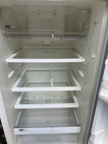 Vende se essa geladeira