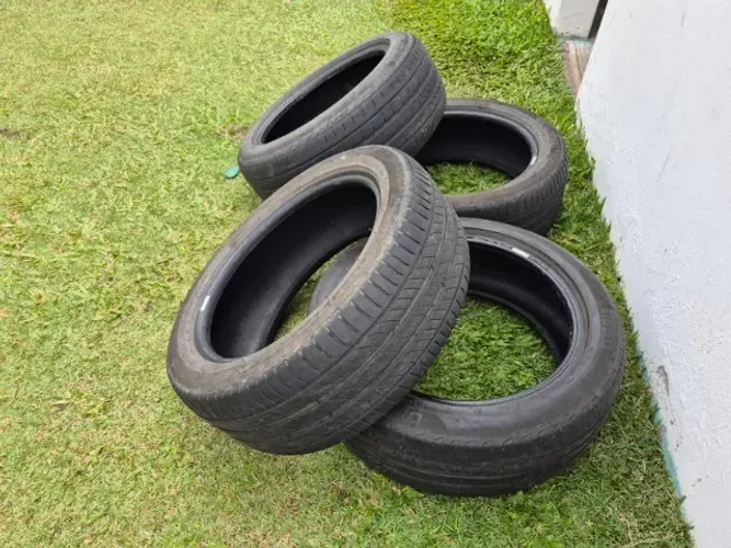 4 Pneus Pirelli e Michelin 215 50 R17 - Usados