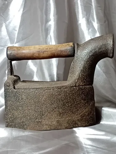 ESCULTURAL DECORAÇÃO ANTIGO FERRO A CARVÃO 1800.