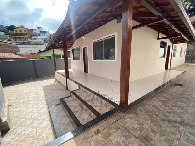 Imóvel para aluguel possui 500 metros quadrados com 4 quartos