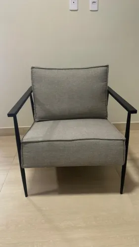 Poltrona Estilo Industrial - Ferro Preto e Tecido Cinza (Estado de Nova)