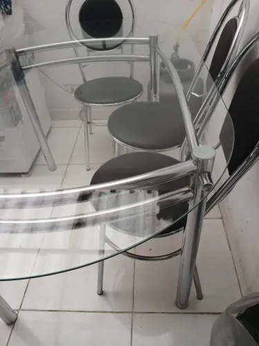 Mesa tampo de vidro 700,00