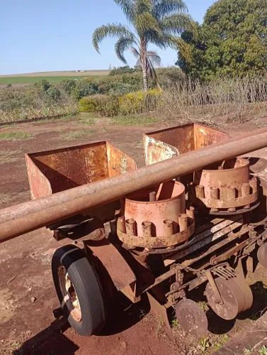 Plantadeira De mandioca com 2 linhas