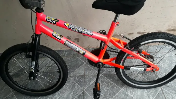Bicicleta crros aro 20 vendo ou troco por outra de menor valor