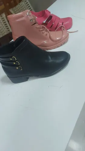Vendo botas salto baixo tam 35