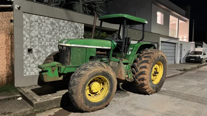 Trator John Deere 7500 - ano 2000