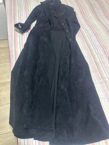 Sobretudo que também é vestido preto