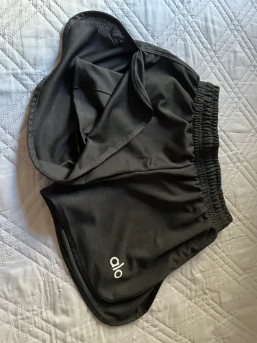 Short Alo Yoga Feminino Preto (Novo/Nunca Usado)