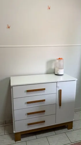 Vendo quarto de bebê (Berço, guarda-roupa, cômoda