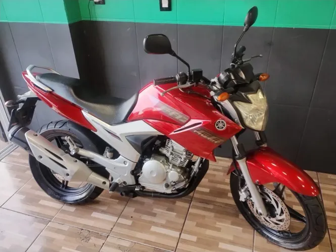 FAZER 250 ANO 2011 LINDA MOTO ENT. $ 3.300, + 18 X $ 755, (CARTÃO)