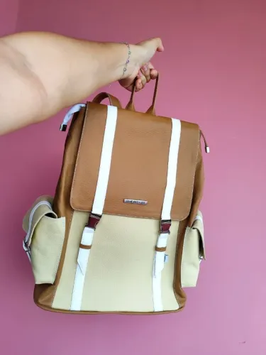 OPORTUNIDADE! Mochila em couro sintético cor capuccino Ateliê Vinte e seis