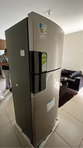 Vendo Geladeira Inox pouco tempo de uso 