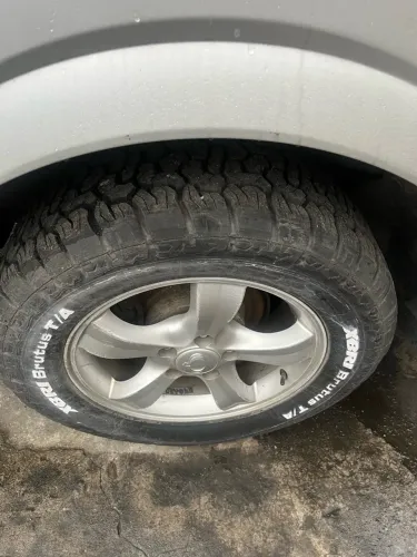 Vendo 4 pneus XBRI BRUTUS A/T 265/60 R18