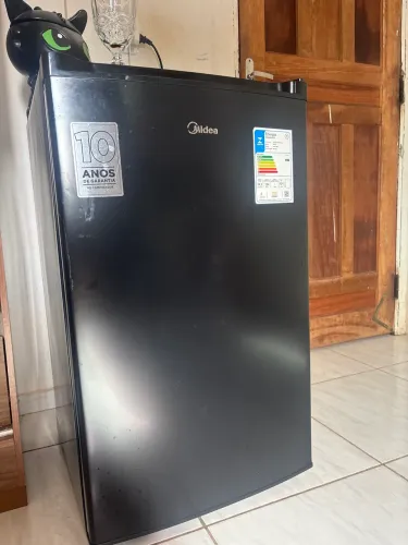 Frigobar 114L midea