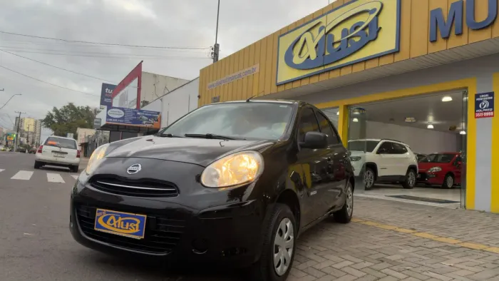 Nissan March S 1.0 12V Flex 5P 2013