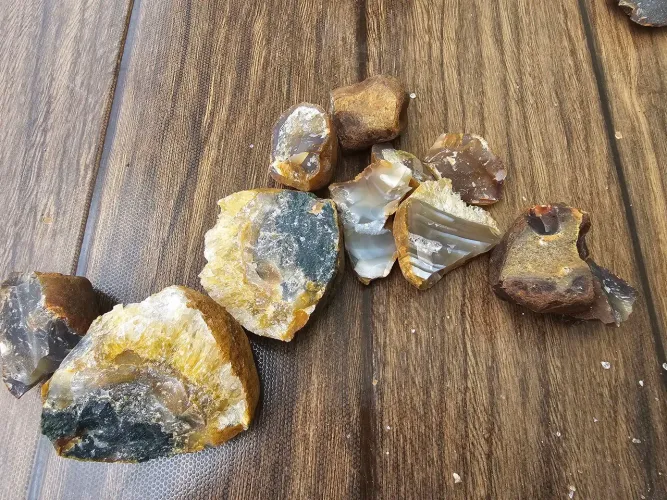 Ágatas e Cristais Naturais Brutos - Conjunto de Pedras com Brilho e Textura Única