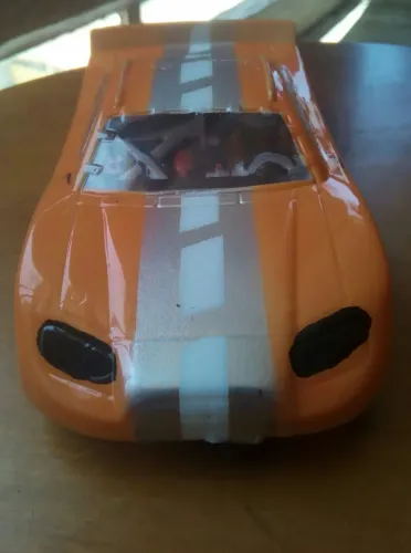 Um Carro de Autorama JK 1/24 Slot Bolha Dodge Nascar