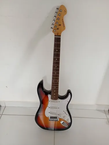 Guitarra Vogga Stratocaster Sunburst