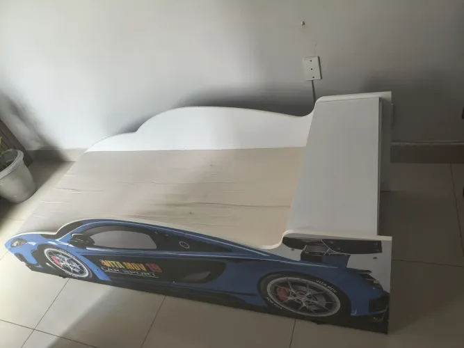 Cama infantil( carro)