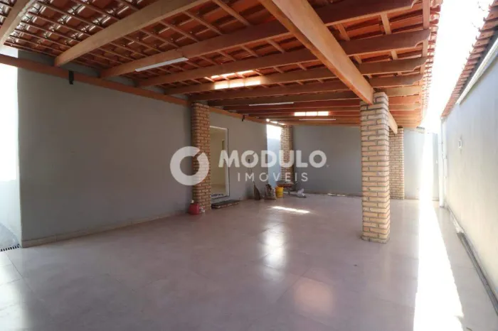 Casa residencial disponível para locação no bairro Jardim Brasília.