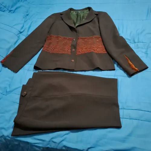 Conjunto de blazer e calça alfaiataria marrom