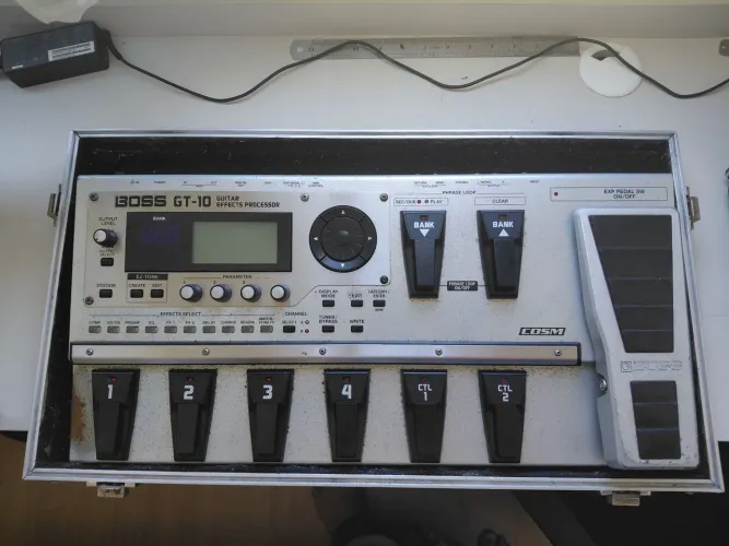 Pedaleira Boss GT10