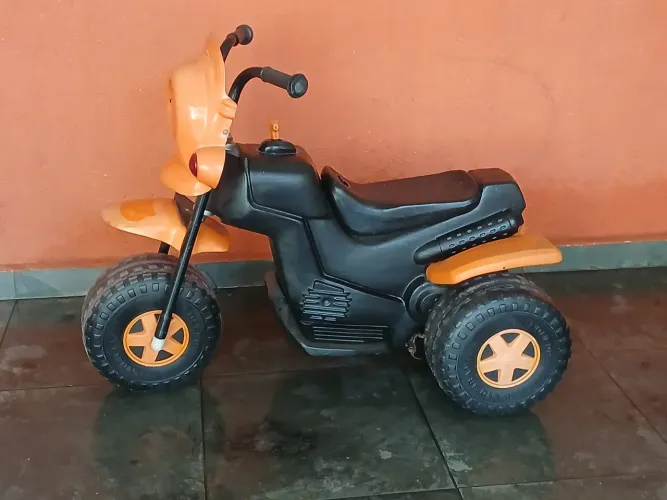 Triciclo Motoca bandeirante eletrica com bateria 12v e carregador