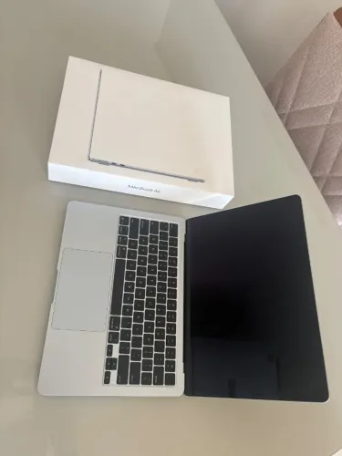 MACBOOK AIR M4 16GB apenas 18 ciclos