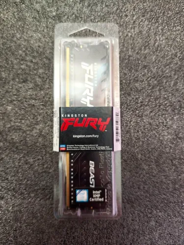Memória RAM 16GB Kingston FURY Beast DDR4 3200MHz CL16 Preta - Excelente Estado