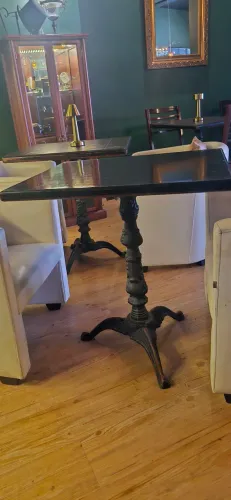 Mesa com pe de ferro