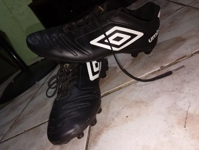 Chuteira umbro