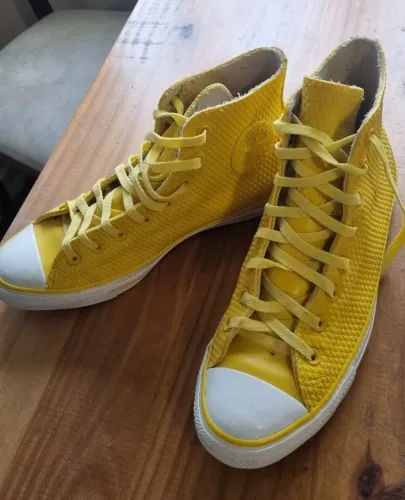 Vendo tênis all star amarelo impermeável 