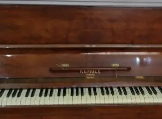 Piano inglês KEMBLE com som maravilhoso
