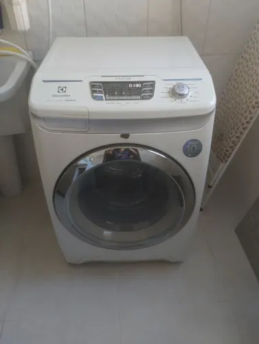 Máquina de lavar e secar roupa