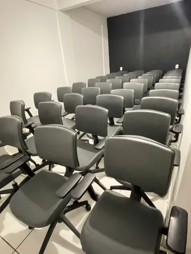 LOTE COM 80 CADEIRAS GIROFLEX DE ESCRITÓRIO.