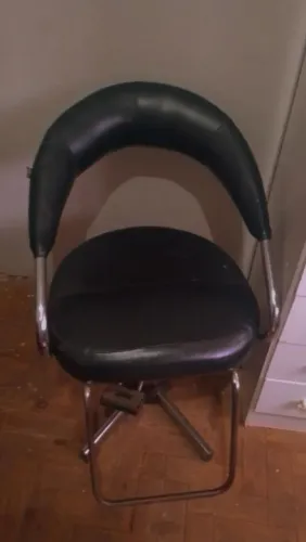 Vende-se cadeira de barbeiro simples