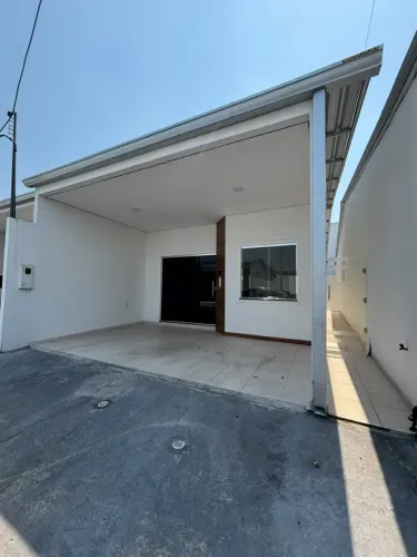CASA PARA LOCAÇÃO NO PARQUE DEZ/ 2 Quartos, sendo 1 Suíte/ 02 Vagas