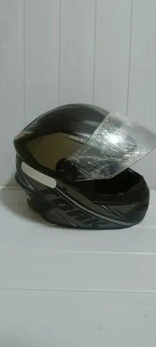 Capacete cinza