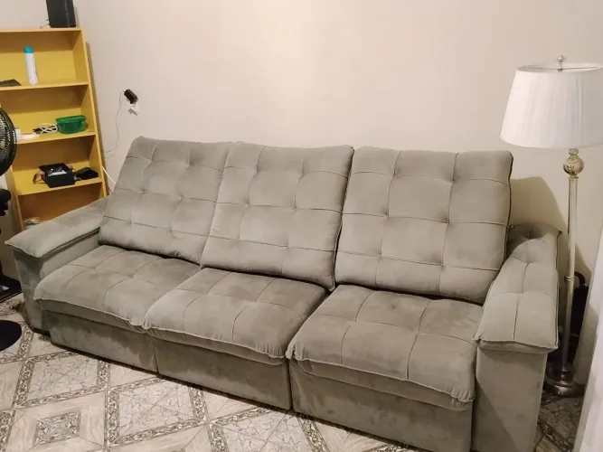 Sofá retrátil enorme e excelente 